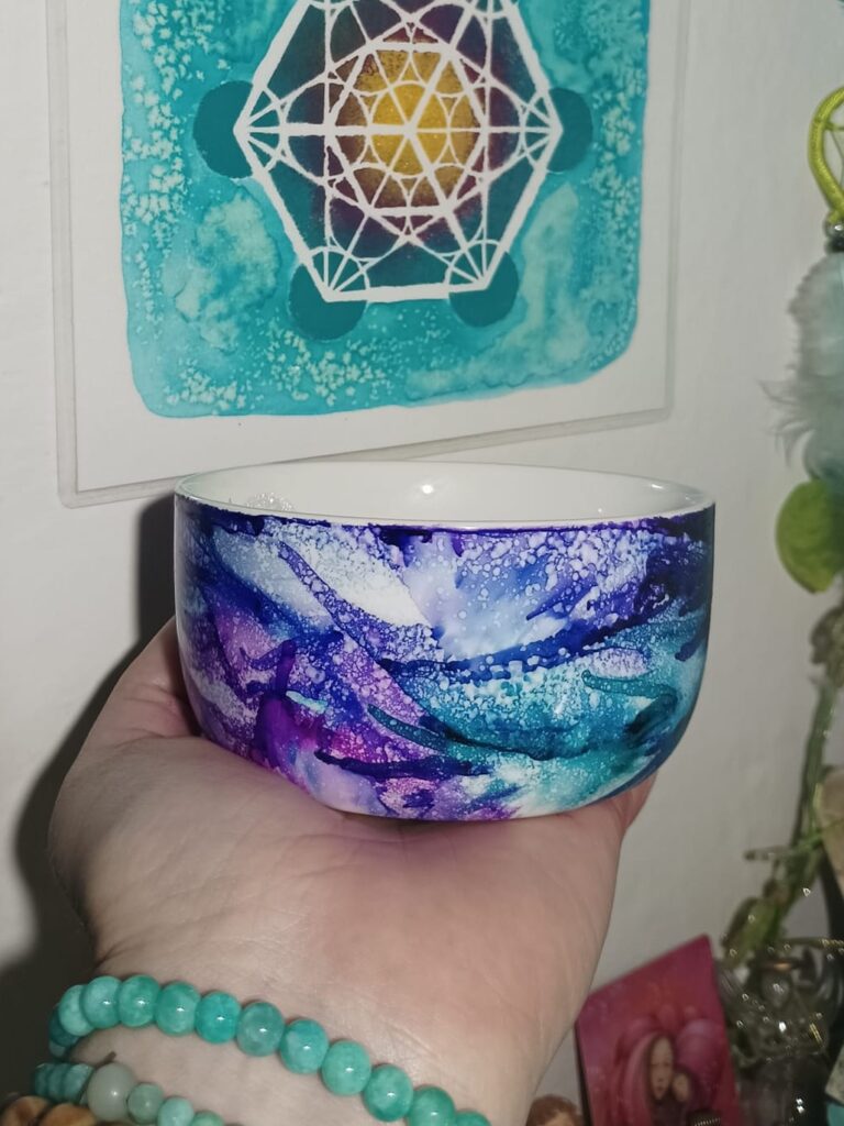 tmavemodro-tyrkysovo-fialova